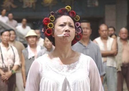 元秋因飾演有獅吼功的包租婆爆紅。（圖/翻攝自微博）