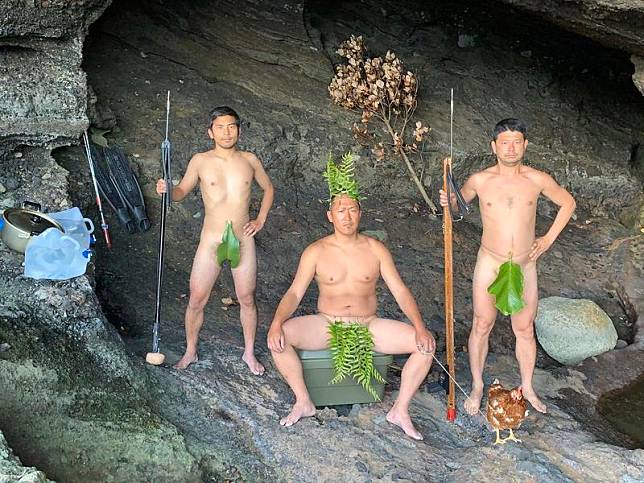 日本有3名男子相約到無人島「自我隔離」1個月，宛如真人版《動物森友會》。（翻攝自@ken_osak推特）