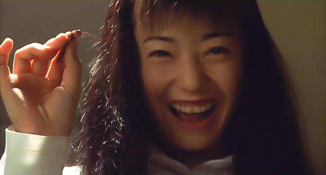 現年45歲的菅野美穗於1999年電影《高校惡靈富江》擔綱女主角，她的邪惡笑容被認為是《富江》真人版演出中，最寫實的代表。（網路圖片）