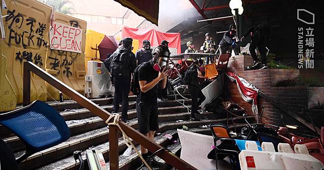 香港理工大學爆發嚴重的警民衝突。   圖：翻攝自立場新聞
