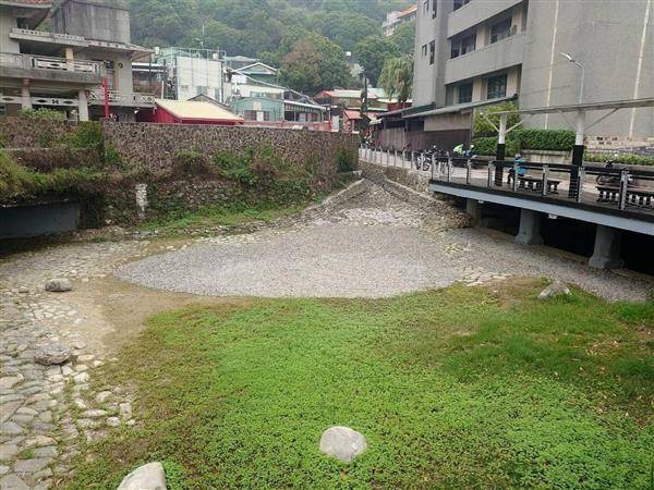 龍巖冽泉經過整治已逐步生機盎然的景象。（圖片來源／高市府觀光局）