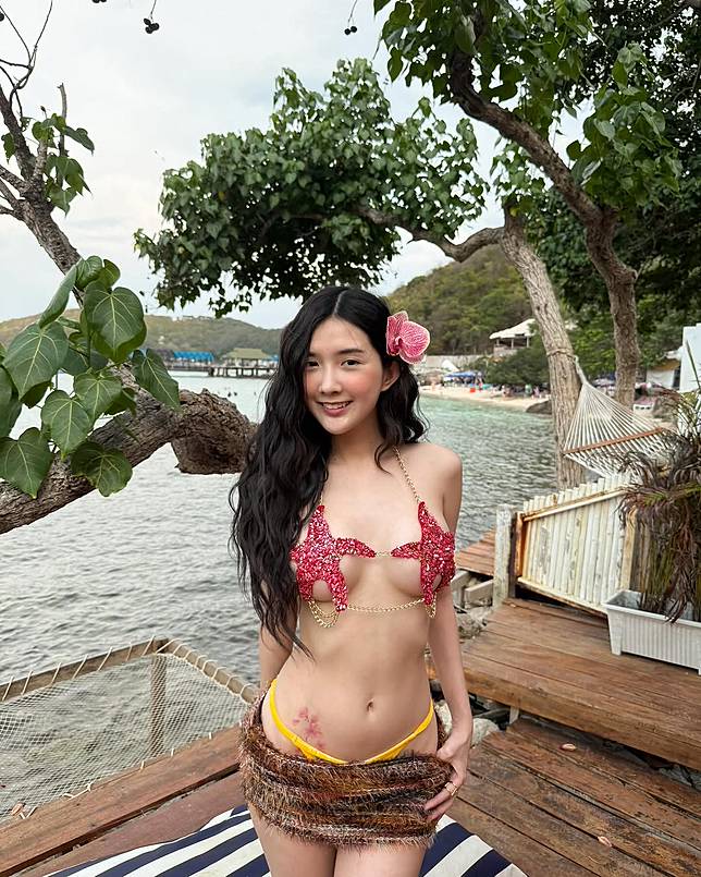 เบียร์ เดอะวอยซ์ เสิร์ฟลุคบิกินี่ดาว - 1