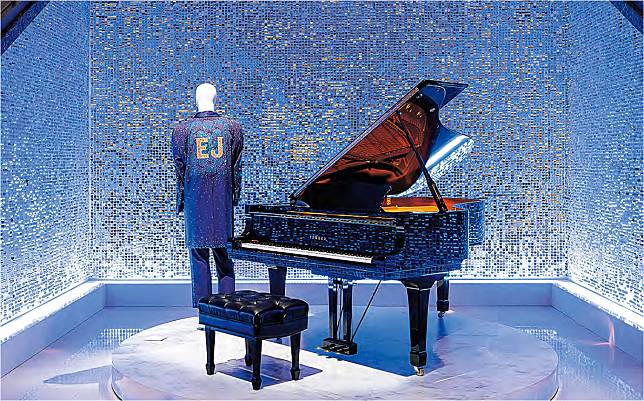 作為唱作人，鋼琴對艾頓莊而言是靈魂，是次拍賣唯一的鋼琴是Yamaha C6F PE型號的Conservatory Grand Piano（Circa 1992）。估價︰3萬至5萬美元（約23萬至39萬港元） 成交價︰20.16萬美元（約157萬港元）（拍賣行提供/ Robert Scheuerman攝）