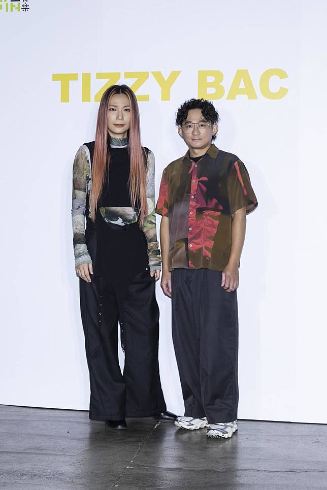 Tizzy Bac主唱惠婷（左）驚吐上個月健康亮紅燈，躺了整整一個月。（圖／相信音樂 提供）