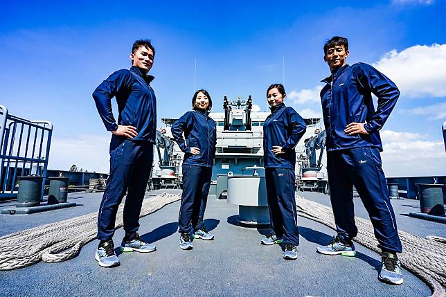 海軍司令部31日舉行記者會，強調新版海軍制服結合「臺灣紡織技術」、「市售機能性商規」及「國內知名品牌」。（國防部提供）