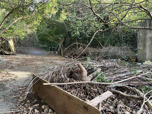 廢棄的大坑「卡多里樂園」在網路上被傳為「猛鬼樂園」日前驚見一具腐爛女屍。（讀者提供）