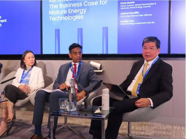 Cathay FHC leads Taiwan's Renewable Energy Push at LSEG's Climate Investment Summit During Climate Week London. Lee Chang-Ken(right), President of Cathay FHC, personally attended the 
