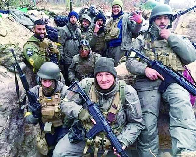 俄國防部稱，截至今年 6 月 30 日，有 4,845 名幫助烏克蘭的外國雇傭兵被消滅。圖為在烏克蘭作戰的外國故傭兵。 圖：翻攝自環球網