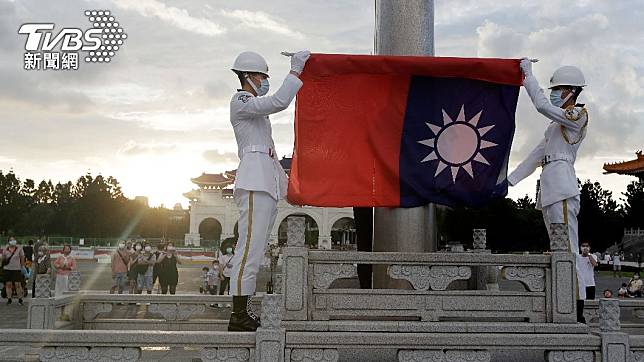 中共環台軍演讓台海大升溫，不過台灣民眾的日常卻似乎沒有太緊張。（示意圖／達志影像美聯社）