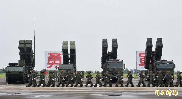近年來漢光電腦兵推中，飛彈機動發射車扮演著反擊的關鍵兵力，據傳未來國軍在飛彈發射車的部署數量將超過200輛以上。(資料照)