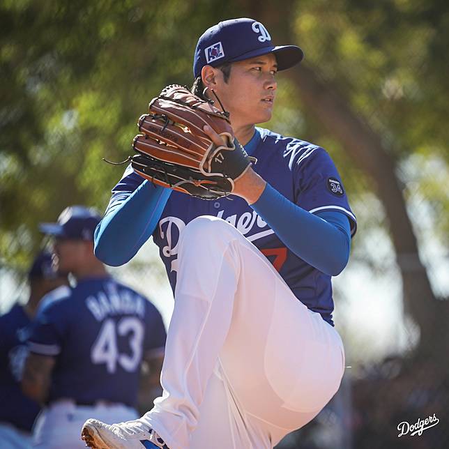 大谷翔平慶祝動作落空　用苦笑化解尷尬