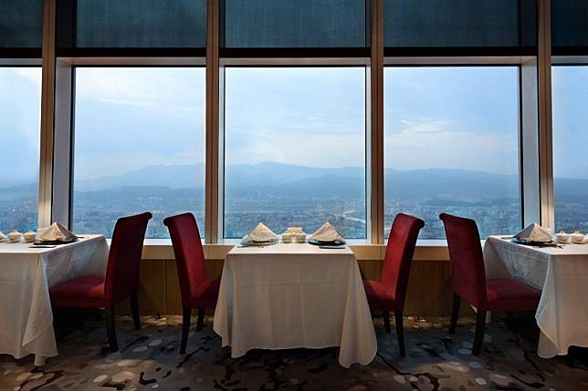 坐擁85樓景觀，欣葉食藝軒向來是國際旅客來台北觀光及品嘗台菜的口袋名單。(欣葉提供)
