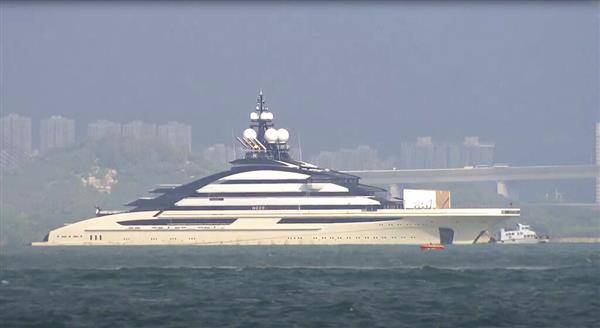 俄羅斯鋼鐵寡頭莫爾達邵夫的「北方號」豪華遊艇7日停靠在香港維多利亞港。美聯社