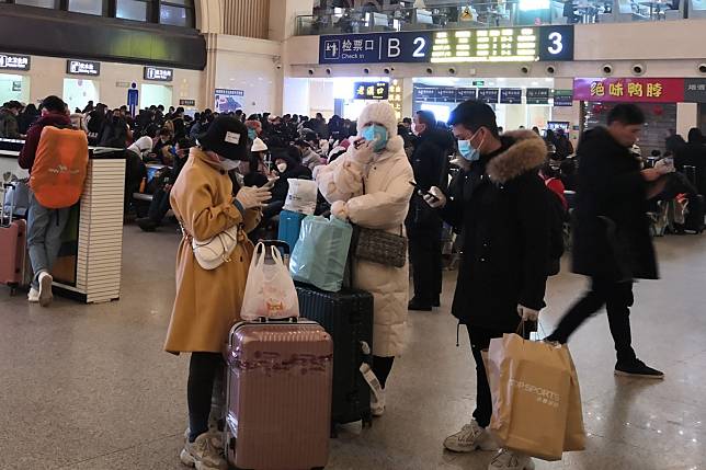 Passengers at the Wuhan train station early on Thursday morning, not long before the travel ban took effect. Photo: Handout