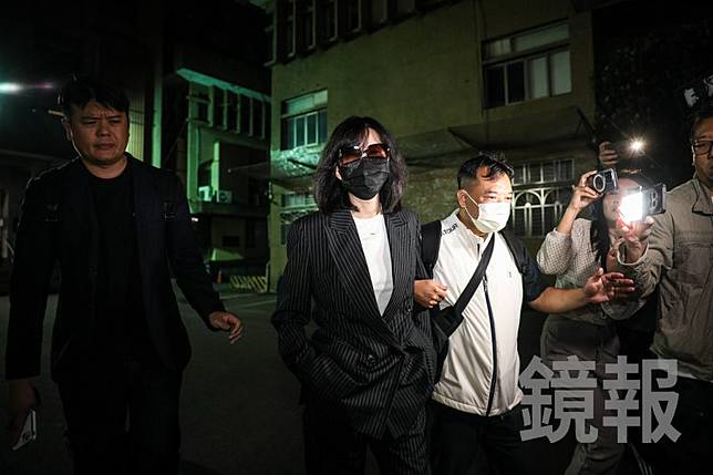 愛爾麗總經理劉貞華凌晨交保離開時全程雙手插口袋，還說「沒有受害者」。鄒保祥攝