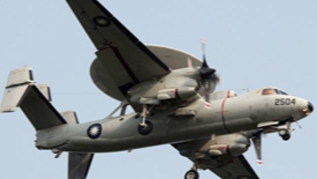 空軍E-2K預警機發生以機腹著地意外，軍方初判是人為因素。翻攝中華民國空軍網站