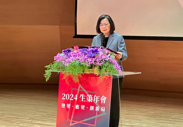 總統蔡英文致詞時說，台灣已發揮資通訊科技產業的優勢，成功拓展國際生醫商機。(記者方韋傑攝)