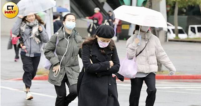 鋒面夜襲2地區防大雨！冷氣團「這天」南下　北部低溫跌破10度