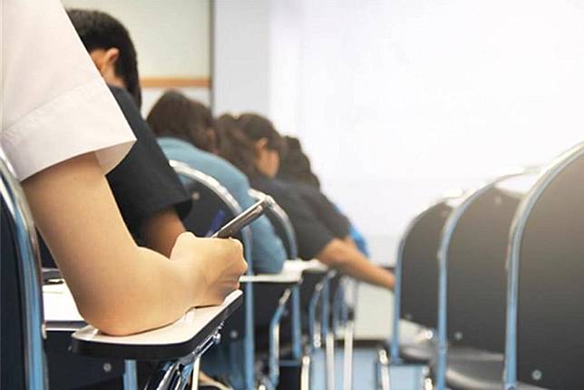 金門國中考卷，性騷與仇女言論成污辱學生的考題！學生：「老師上課就常常開黃腔」