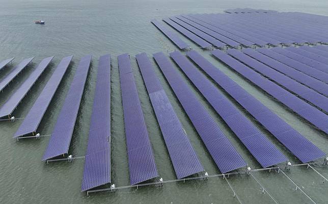 An aerial drone photo taken on Jan. 8, 2025 shows an offshore photovoltaic power project in the waters of Zhaoyuan City, east China's Shandong Province. (Xinhua/Xu Suhui)