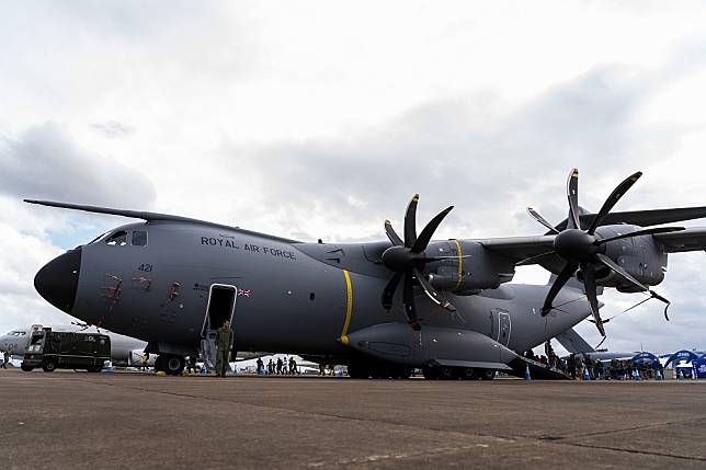 A400M已獲全球多國採用，並且高酬載能力為一大優勢。圖為英國皇家空軍的A400M。（取自空巴集團）