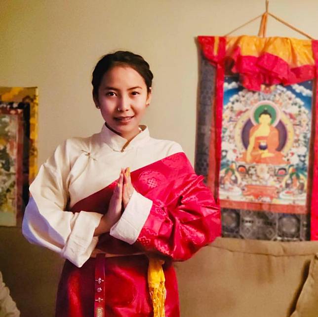 西藏裔學生齊美拉姆（Chemi Lhamo）當選加拿大多倫多大學學生會會長，引起中國留學生不滿。   圖：截自Chemi Lhamo/臉書