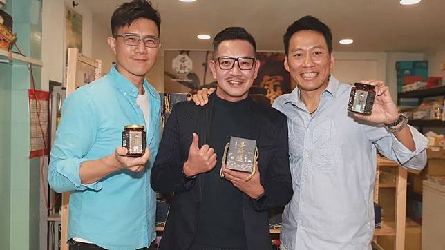 江俊翰（中）前幾年副業推出，召集「三片吐司」戰友蔣偉文、艾力克斯合體。資料照、民視提供