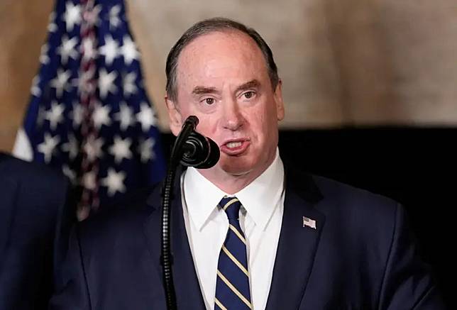 ▲商人出身的美國海軍部長費蘭突然離任，在伊朗戰爭前景不明之際，再度引發關注。（圖／美聯社／達志影像）