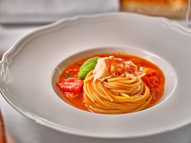 Atlantic lobster spaghetti with Piennolo tomatoes
