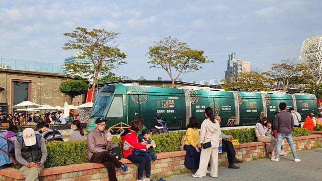 春節假期高雄捷運與高雄輕軌新春運量開紅盤。（記者陸瓊娟攝）