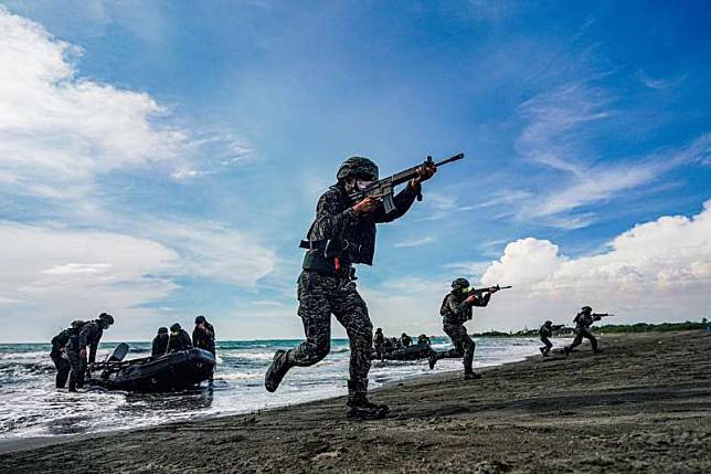 南部第四作戰區內有左營軍港這個海軍大本營，最重要的艦隊指揮部及陸戰隊指揮部皆在此，一般被認為是海軍出任作戰區指揮官的最佳選擇。（取中華民國海軍臉書）