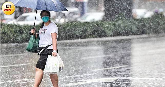 雙北降下大雷雨　北市信義區二級「淹水警戒」