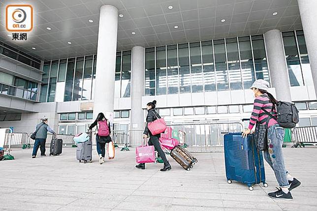 首批發出的內地居住證，將於本年9月起陸續到期。