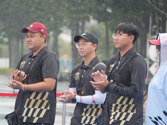 新竹市愛山林在大雷雨、烈日前後夾擊下仍拿下關鍵第5點男團，搶下季後賽第2種子席位。（中華民國射箭協會提供）