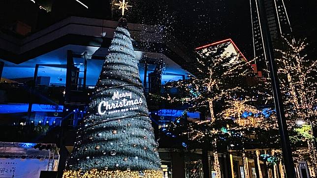 超美的飄雪燈光秀