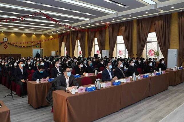 北京市疾控中心13日上午召開「三年疫情防控工作總結表彰大會」，此舉引起大批網友不滿。(圖擷取自新浪網)