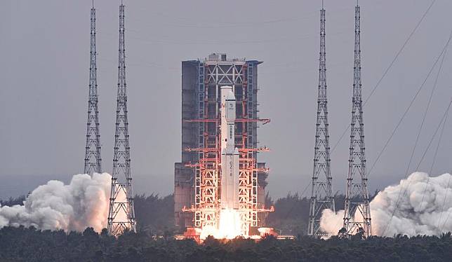 A Long March-8 rocket, carrying the relay satellite Queqiao-2 for Earth-Moon communications, blasts off at the Wenchang Space Launch Site in south China's Hainan Province, March 20, 2024. (Xinhua/Yang Guanyu)