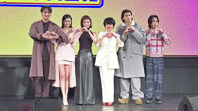馬志翔（左起）、夏于喬、詹子萱、苗可麗、林哲熹、巫建和一起宣傳新劇《愛愛內含光》。（陳德興攝）