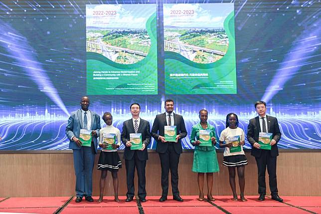 This photo taken on Dec. 17, 2024 shows guests posing for a group photo during a launching ceremony of the Chinese Enterprises in Kenya Social Responsibility Report in Nairobi, Kenya, on Dec. 17, 2024. (Xinhua/Li Yahui)