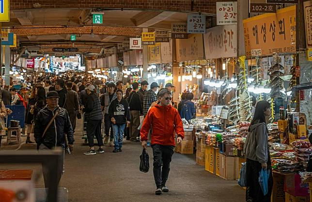 台灣人非常喜歡在韓國市場寢具店購買棉被。示意圖，取自Pexels