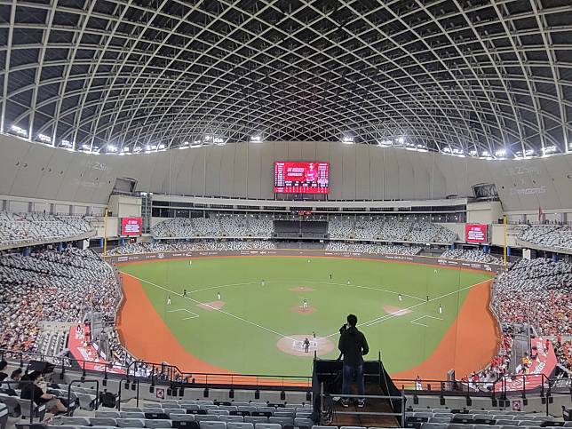 台北大巨蛋。羅惠齡攝