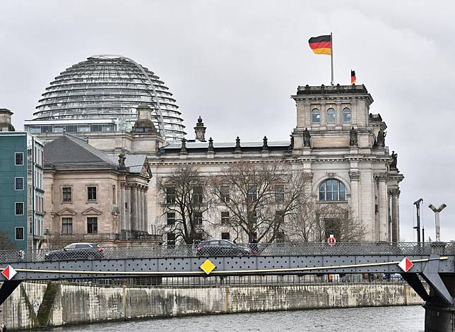 Vehicles run on a bridge in Berlin, Germany, on Jan. 15, 2024. (Xinhua/Ren Pengfei)