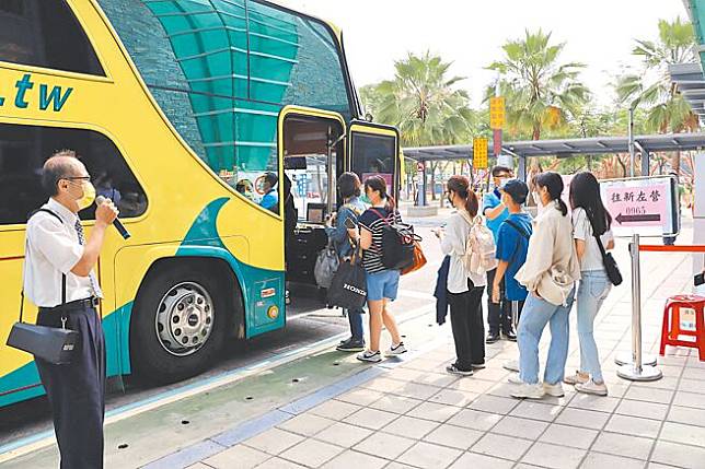 台鐵五一罷工，「類火車」上路，但一早乘車人數不多，屏東火車站5點半至9點半間的18班車僅運輸108人。（本報資料照片）