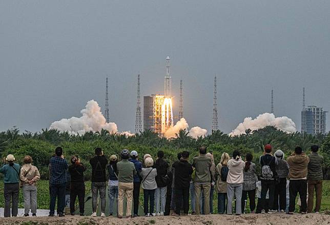 A Long March-8 rocket, carrying the relay satellite Queqiao-2 for Earth-Moon communications, blasts off at the Wenchang Space Launch Center in south China's Hainan Province, March 20, 2024. (Xinhua/Pu Xiaoxu)