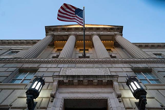 Photo taken on Aug. 5, 2020 shows the U.S. Department of Commerce in Washington D.C., the United States. (Xinhua/Liu Jie)