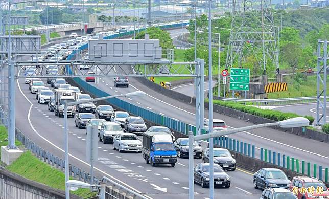 國道五號車流。(資料照)