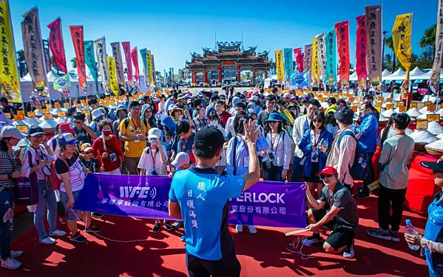 今年鯤鯓王平安鹽祭有許多公司團體參加，陣容浩大