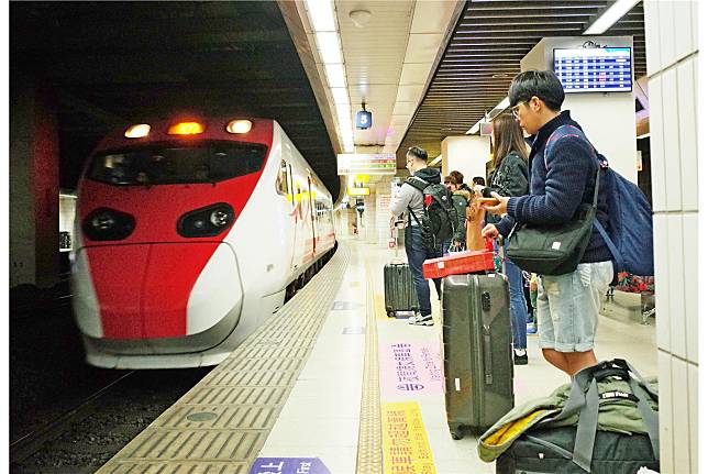 108年元旦假期臺鐵規劃加開286班次，並自14日起開放訂票。（本報資料照片）