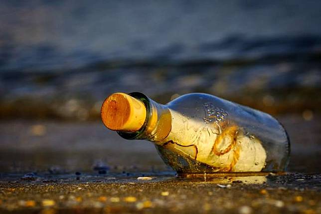 澳洲南部9歲男孩傑亞與父親艾略特日前釣魚時，在偏遠的海灘上發現了一個50年前的瓶中信（取自Pixabay）