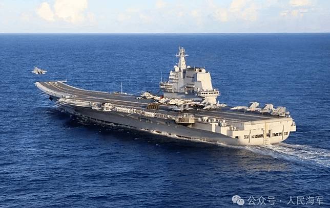 中國航母山東艦放飛艦載戰鬥機。(取自人民海軍微博公眾號)